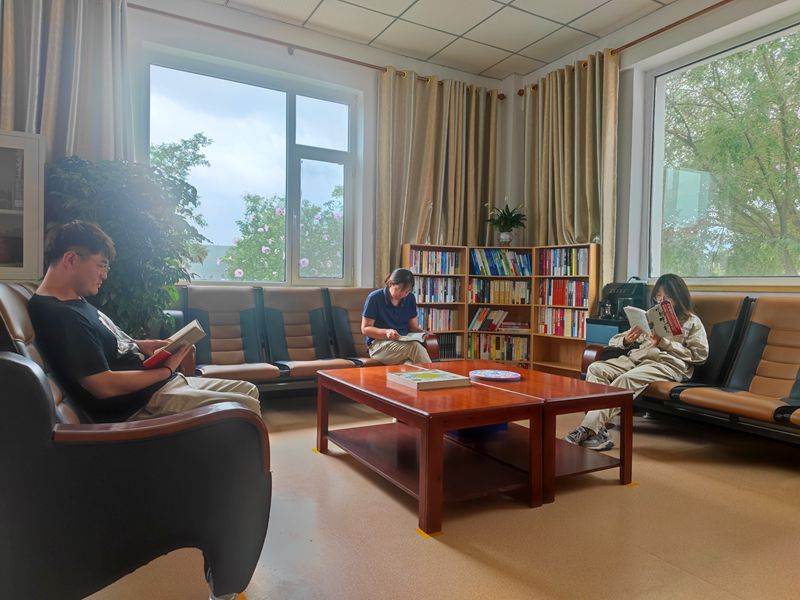 1662692036734007900.jpg 讀書角_副本.jpg