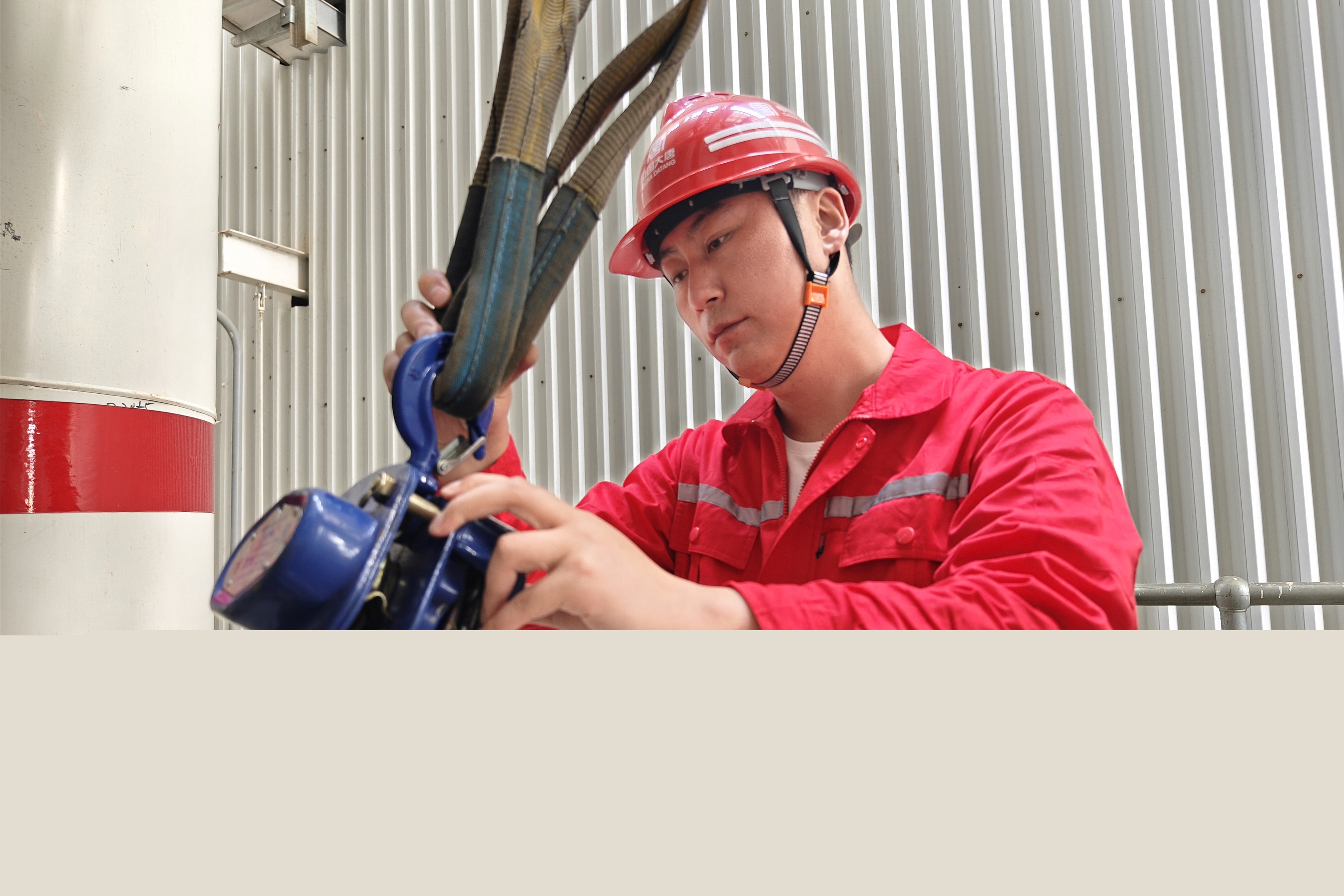 1711603848905046188.jpg 【集團網站-奮斗大唐人】趙振虎:安全守護有“鎮虎” (佛山熱電公司).jpg